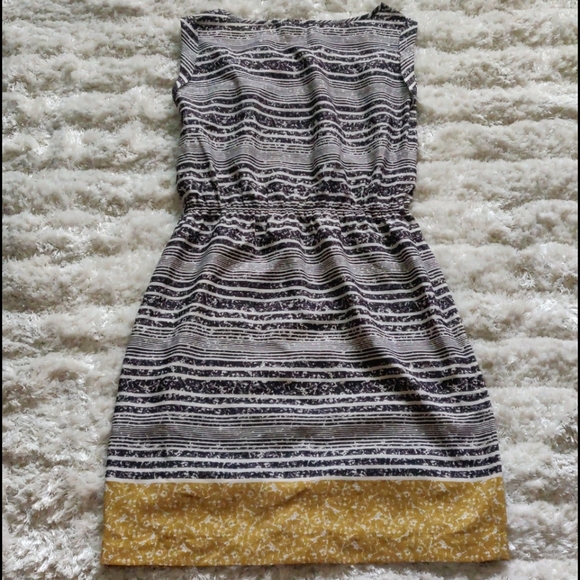 EUC Sleeveless striped sheath dress - Picture 4 of 4